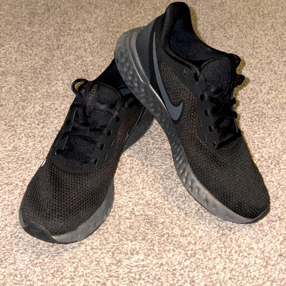 Nike Running Shoes - Picture 1 of 5